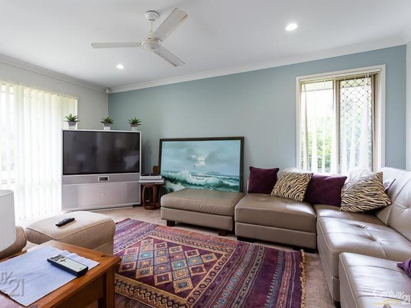 28 Azure Avenue, Redland Bay QLD 4165