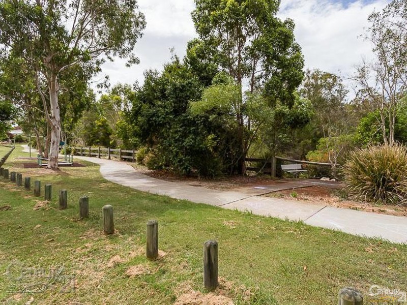 28 Azure Avenue, Redland Bay QLD 4165