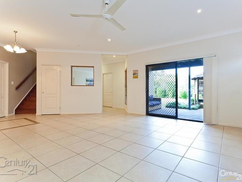 15 Lindeman Place, Redland Bay QLD 4165