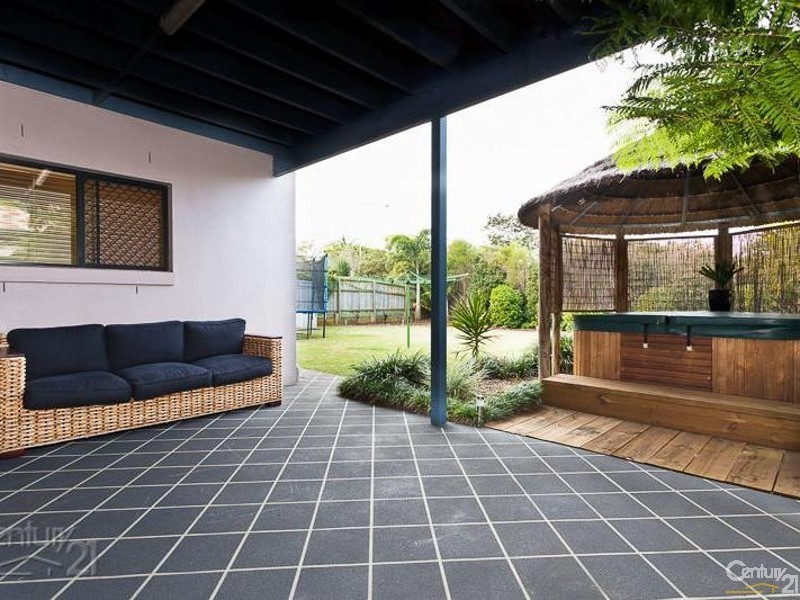 15 Lindeman Place, Redland Bay QLD 4165