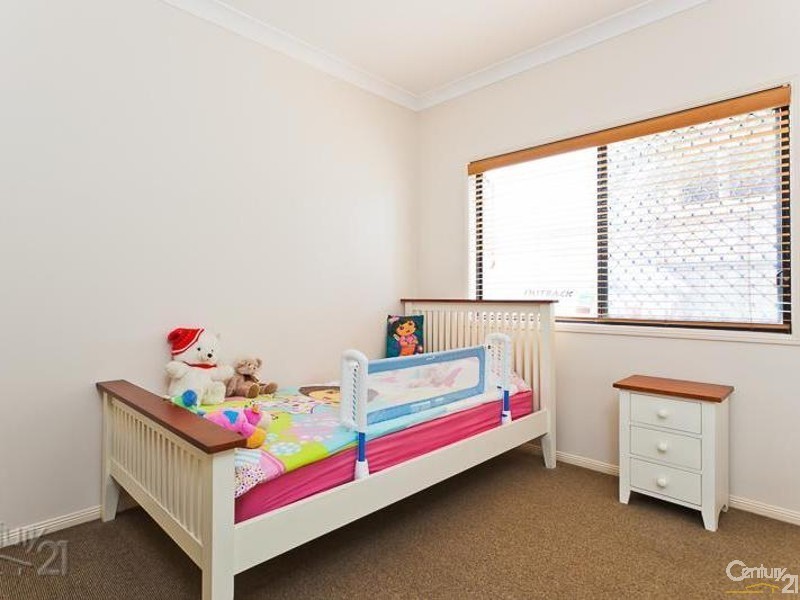 15 Lindeman Place, Redland Bay QLD 4165