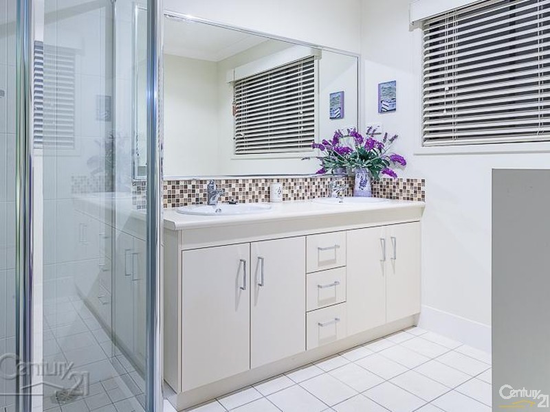 43 Emperor Drive, Redland Bay QLD 4165