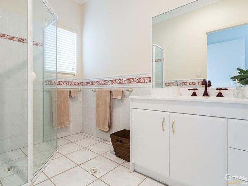 8 Talburpin Esplanade, Redland Bay QLD 4165