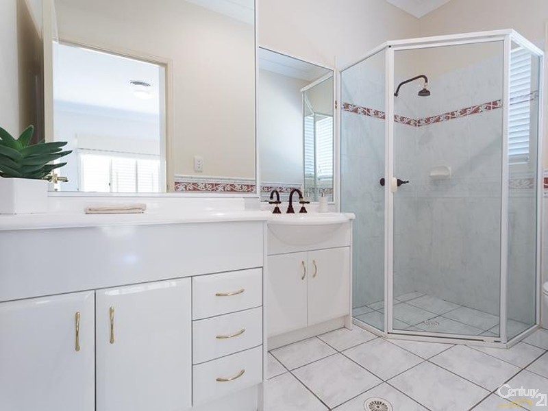 8 Talburpin Esplanade, Redland Bay QLD 4165