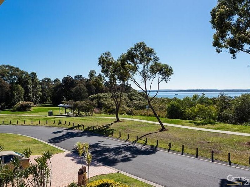 8 Talburpin Esplanade, Redland Bay QLD 4165