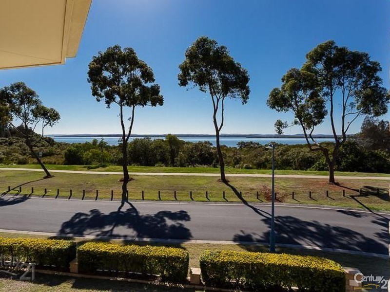 8 Talburpin Esplanade, Redland Bay QLD 4165