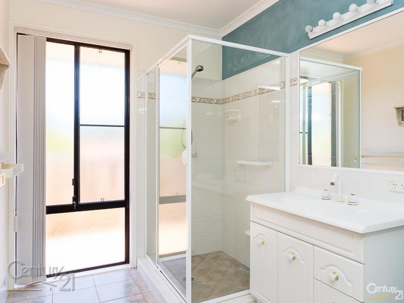 8 Roger Court, Redland Bay QLD 4165