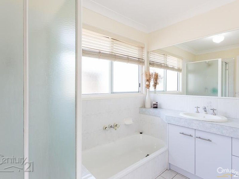 37 Rusbrook Street, Redland Bay QLD 4165