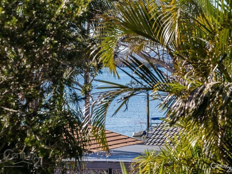 37 Rusbrook Street, Redland Bay QLD 4165
