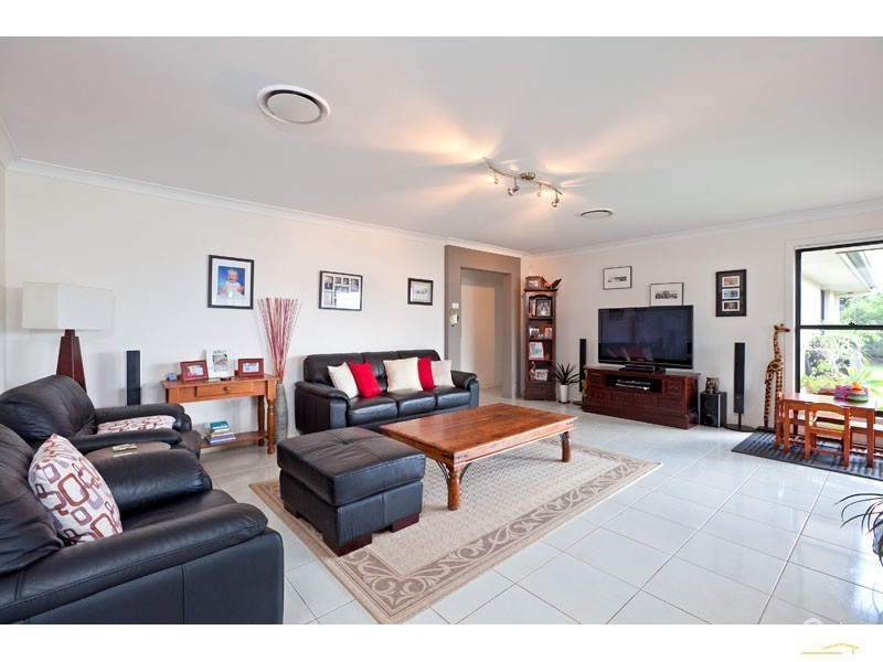 15 Cole Street, Redland Bay QLD 4165