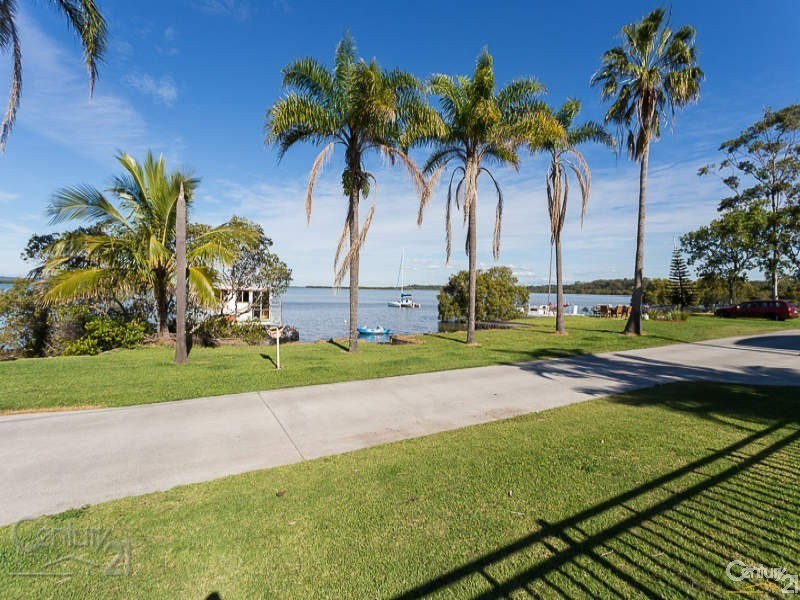 2 Junee St, Redland Bay QLD 4165