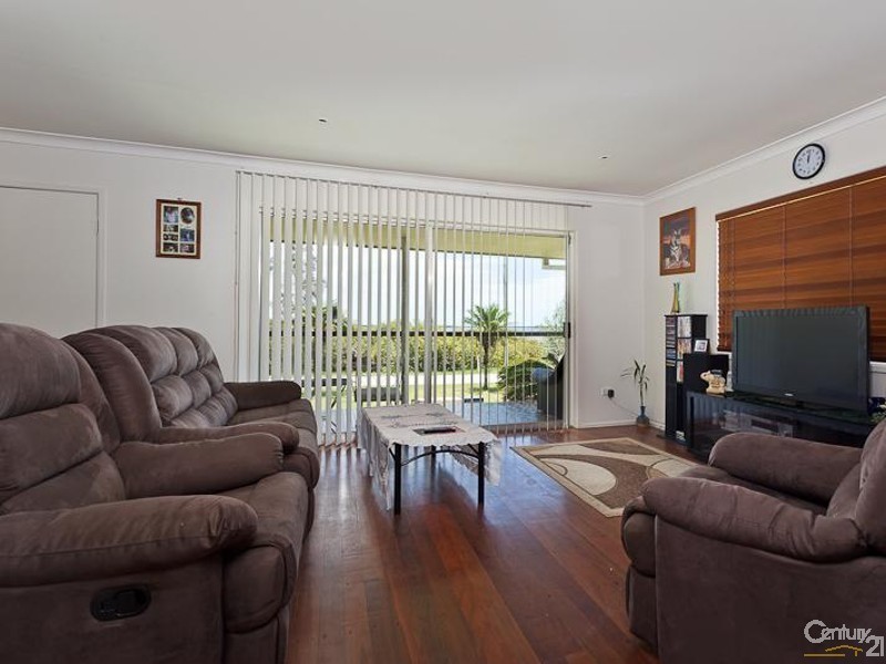 1 Junee Street, Redland Bay QLD 4165