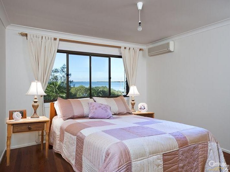 1 Junee Street, Redland Bay QLD 4165