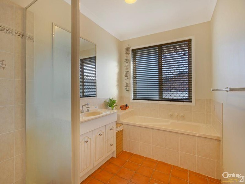 12 Mashie Place, Redland Bay QLD 4165