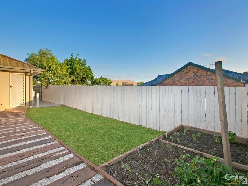 12 Mashie Place, Redland Bay QLD 4165