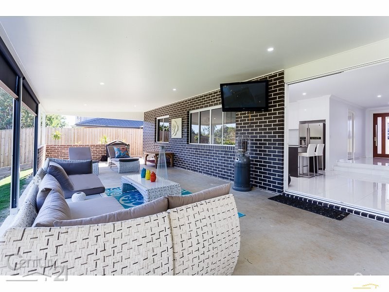 31 Magnetic Place, Redland Bay QLD 4165