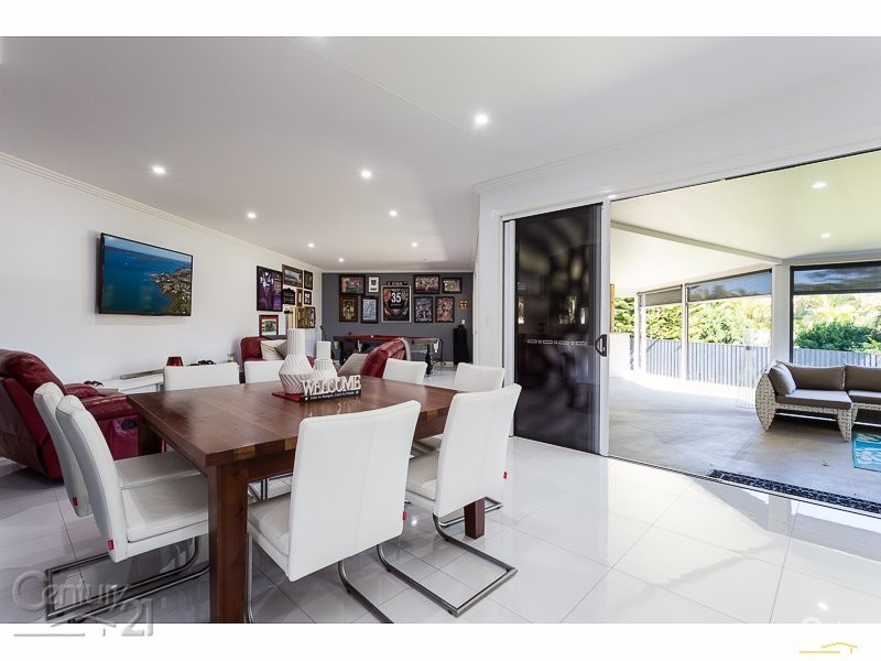 31 Magnetic Place, Redland Bay QLD 4165