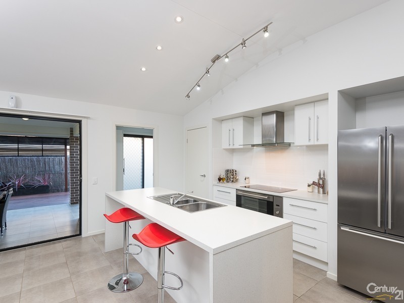 28 Unwin rd North, Redland Bay QLD 4165