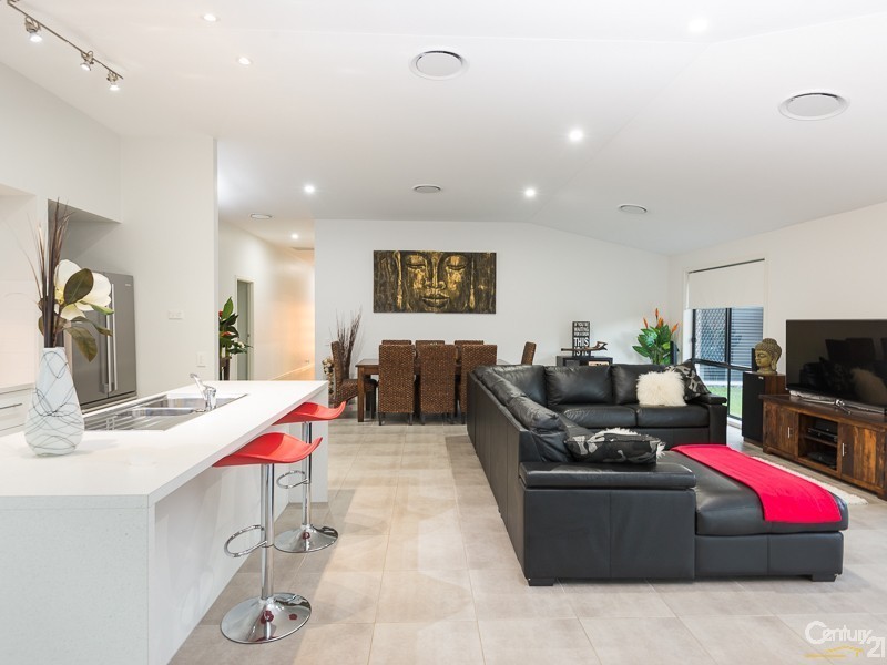 28 Unwin rd North, Redland Bay QLD 4165