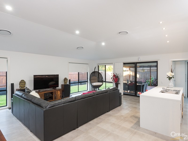 28 Unwin rd North, Redland Bay QLD 4165