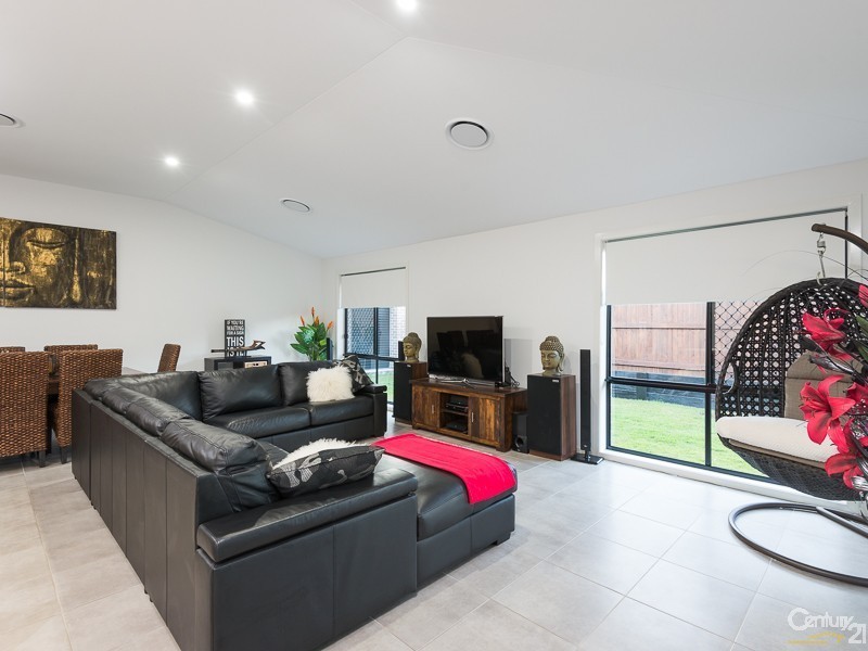 28 Unwin rd North, Redland Bay QLD 4165