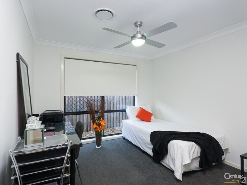 28 Unwin rd North, Redland Bay QLD 4165