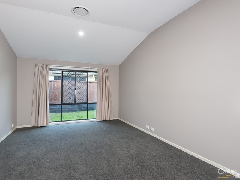 28 Unwin rd North, Redland Bay QLD 4165