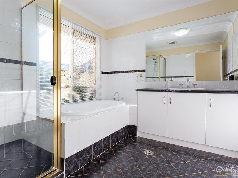 3 Seagrass Place, Redland Bay QLD 4165