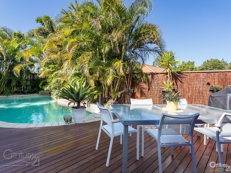 2 Garrett Place, Redland Bay QLD 4165
