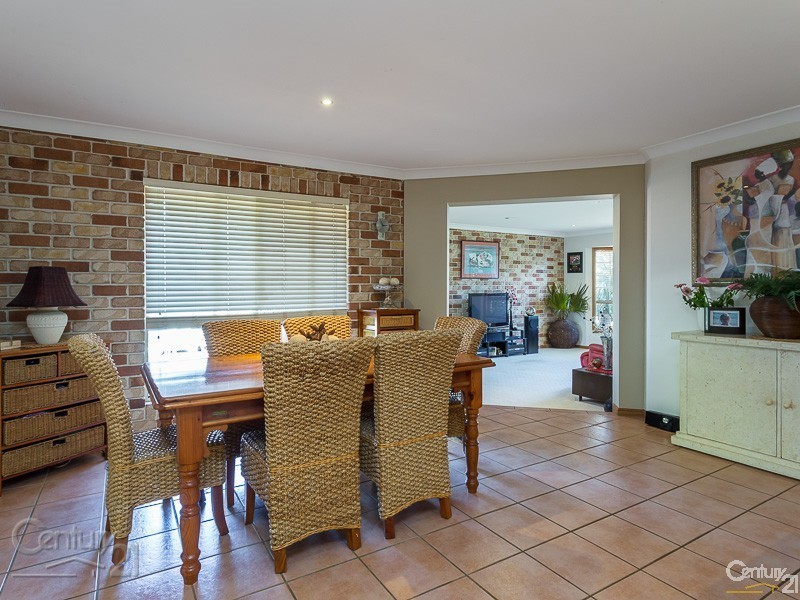 2 Garrett Place, Redland Bay QLD 4165