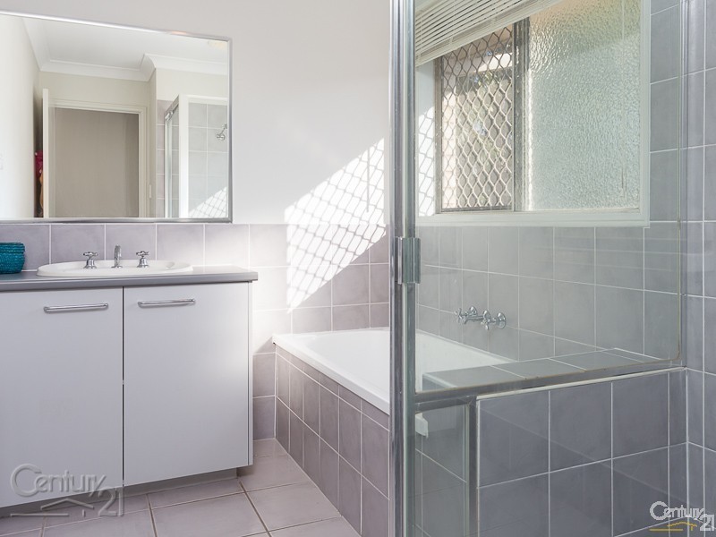 34 Lime St, Redland Bay QLD 4165