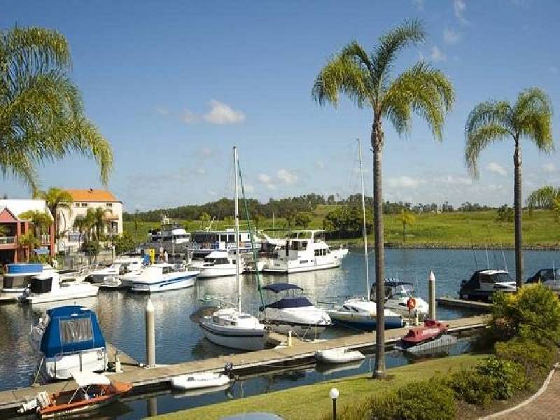81 Boykambil Esplanade, Hope Island QLD 4212