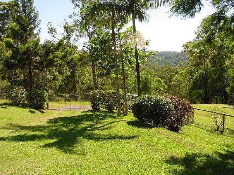 7 Lazy Way, Guanaba QLD 4210