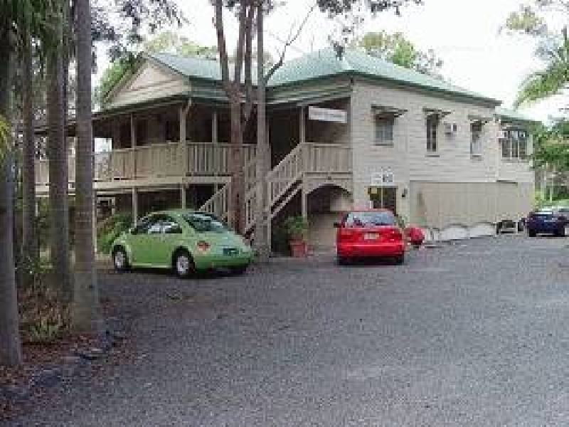 96 CRESCENT AVENUE, Hope Island QLD 4212