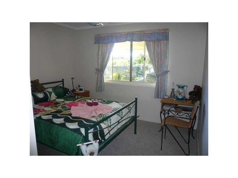 215 Barolin Esplande, Coral Cove QLD 4670