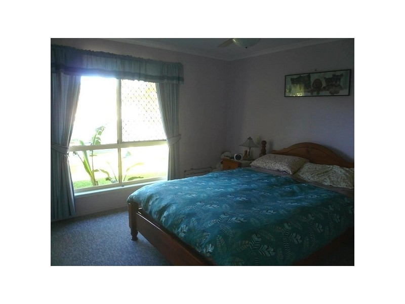 215 Barolin Esplande, Coral Cove QLD 4670