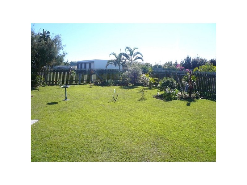 215 Barolin Esplande, Coral Cove QLD 4670