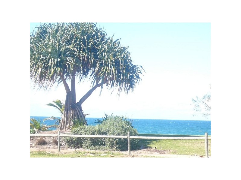 215 Barolin Esplande, Coral Cove QLD 4670