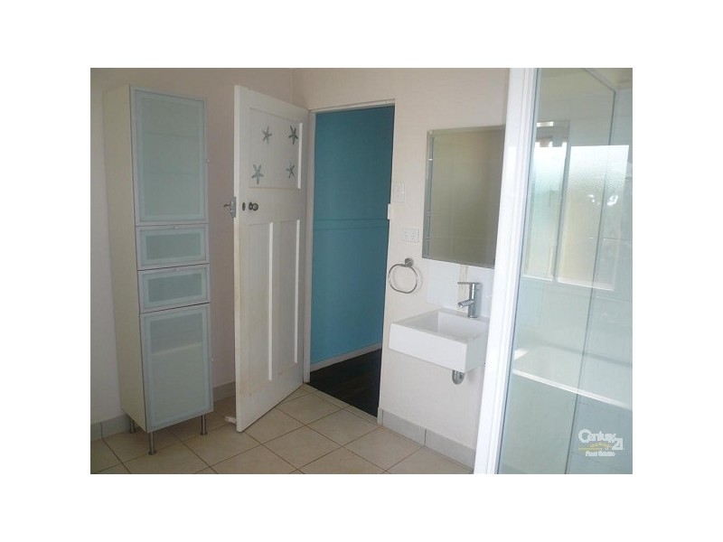 Avenell Heights QLD 4670