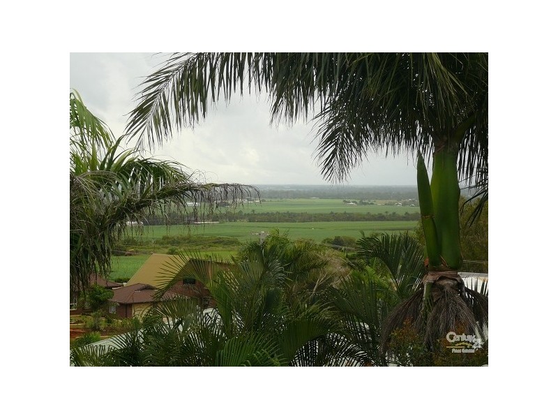 12 Hilltop Avenue, Qunaba QLD 4670