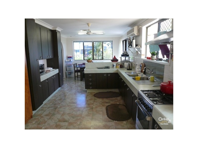 Avenell Heights QLD 4670