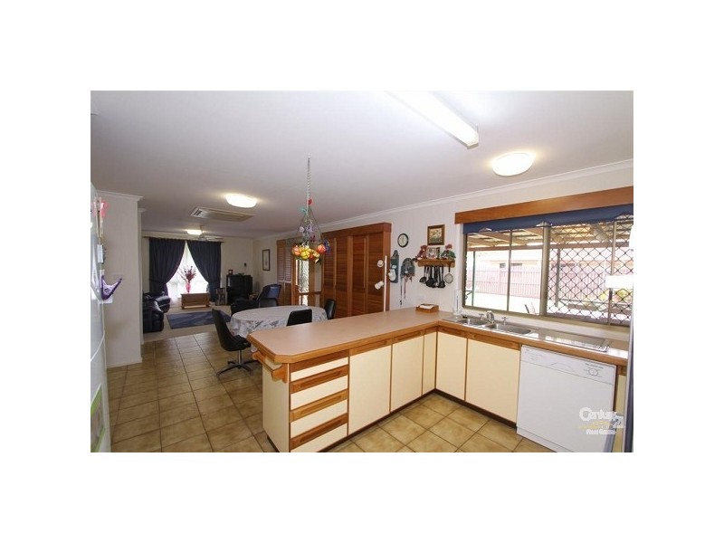 28 Hay Street west, Avenell Heights QLD 4670