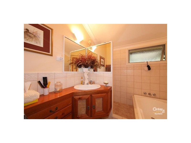 1 Moran Street, Svensson Heights QLD 4670