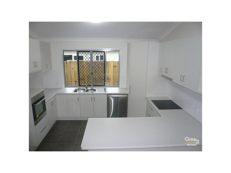 4 Pinnacle Court, Avoca QLD 4670