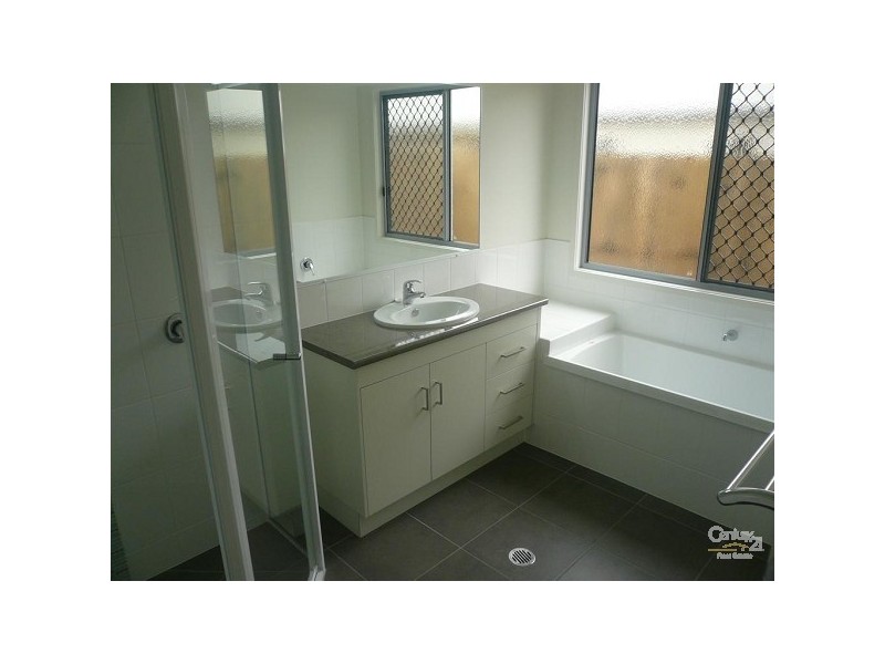 4 Pinnacle Court, Avoca QLD 4670