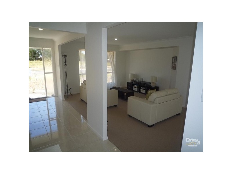 20 Avalon, Burnett Heads QLD 4670