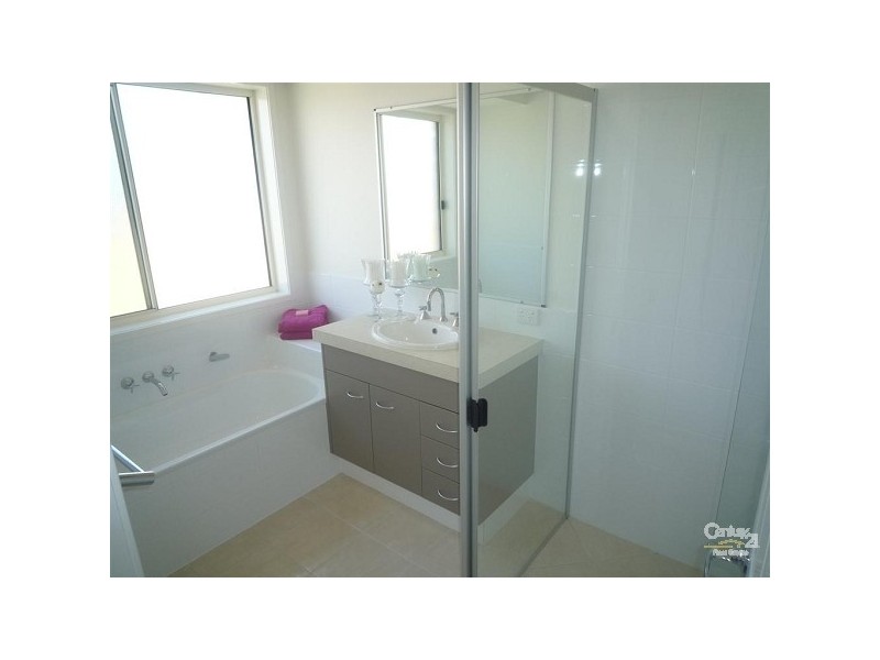 20 Avalon, Burnett Heads QLD 4670