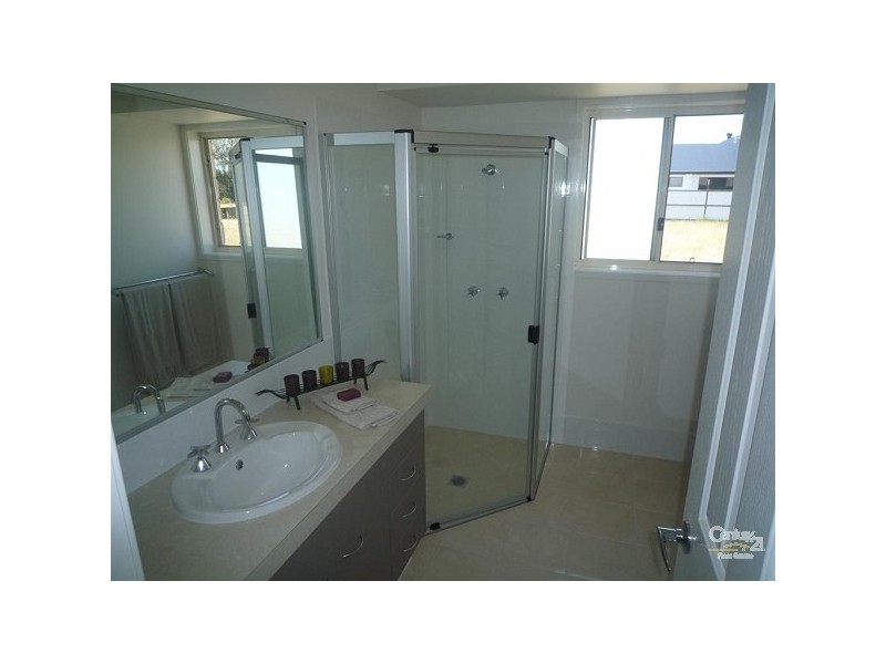 20 Avalon, Burnett Heads QLD 4670