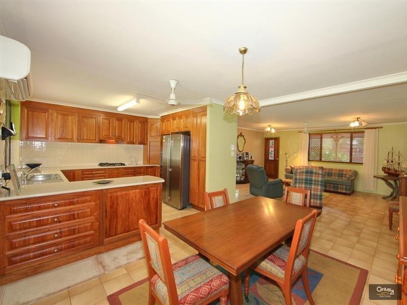18 Wonderland Avenue, Branyan QLD 4670