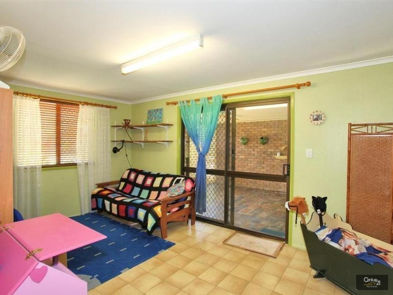 18 Wonderland Avenue, Branyan QLD 4670